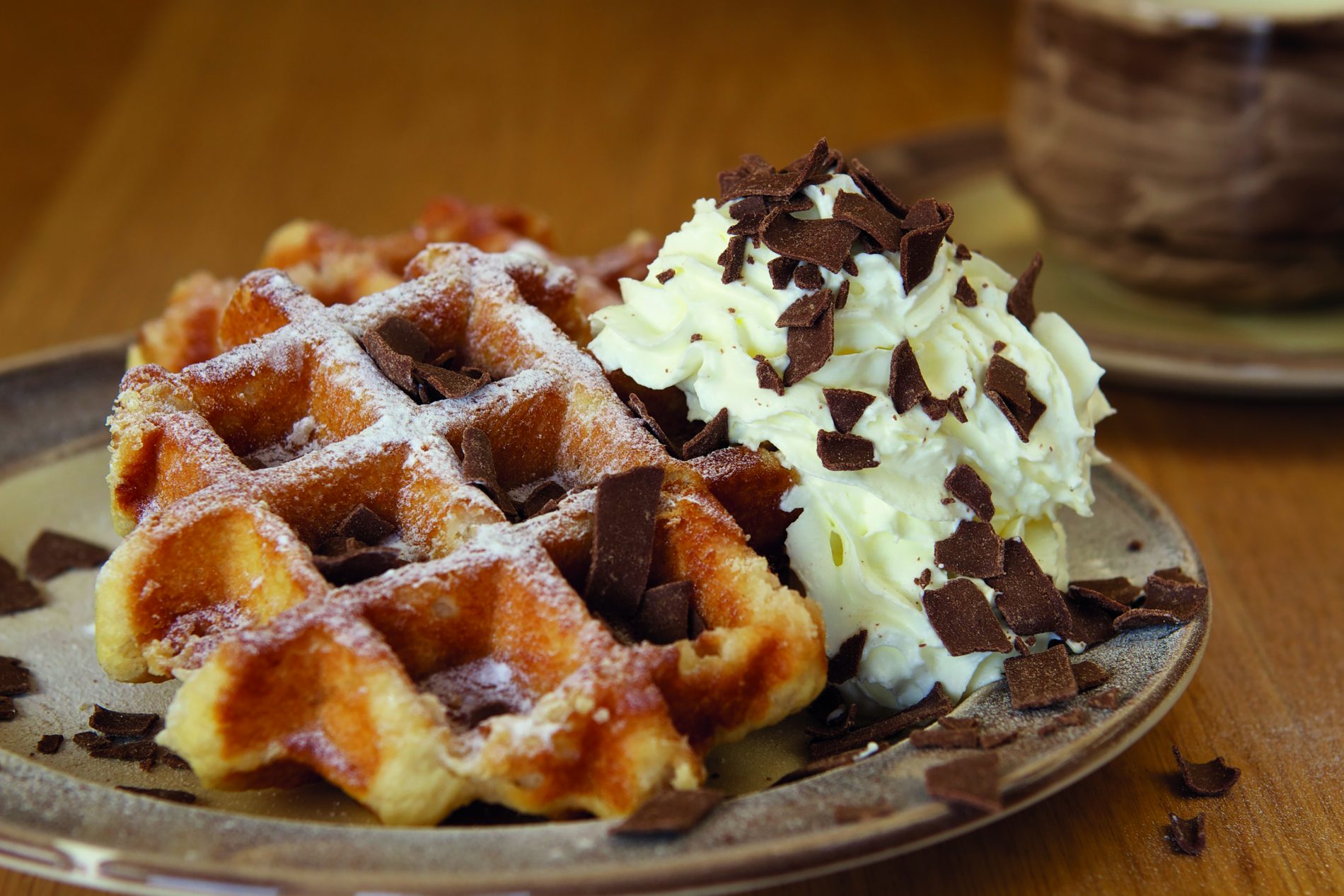 belgische-waffel-mit-schlagsahne